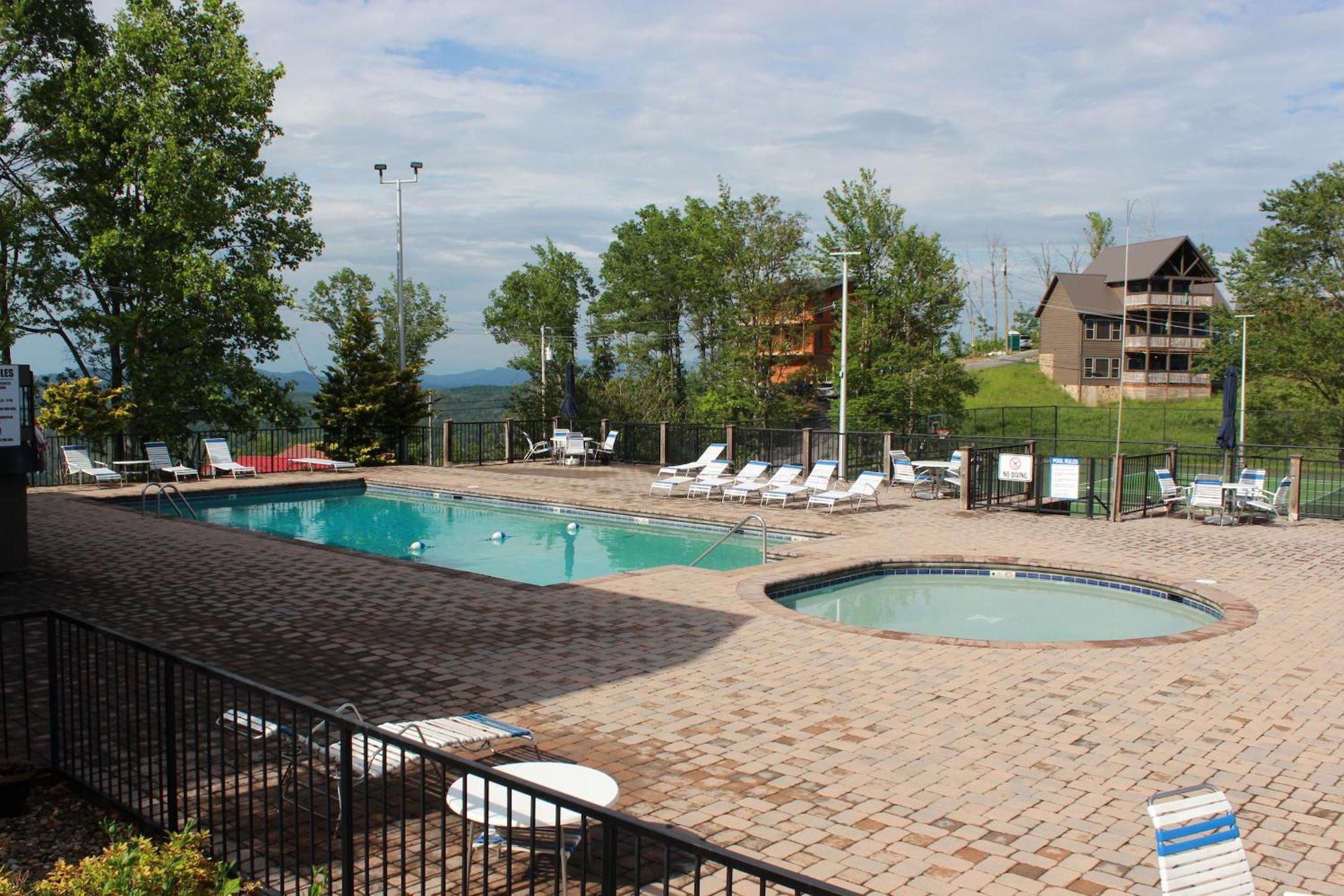 Heavenly View - Bear Themed Cabin, Hottub, Dog-Friendly, Near Гатлінбург Екстер'єр фото