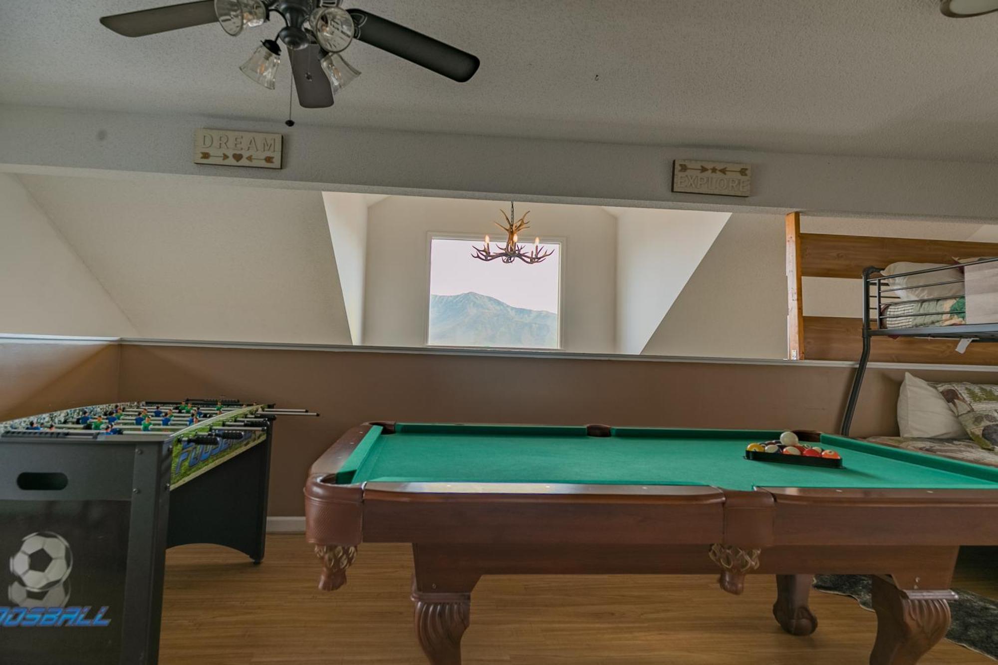 Heavenly View - Bear Themed Cabin, Hottub, Dog-Friendly, Near Гатлінбург Екстер'єр фото