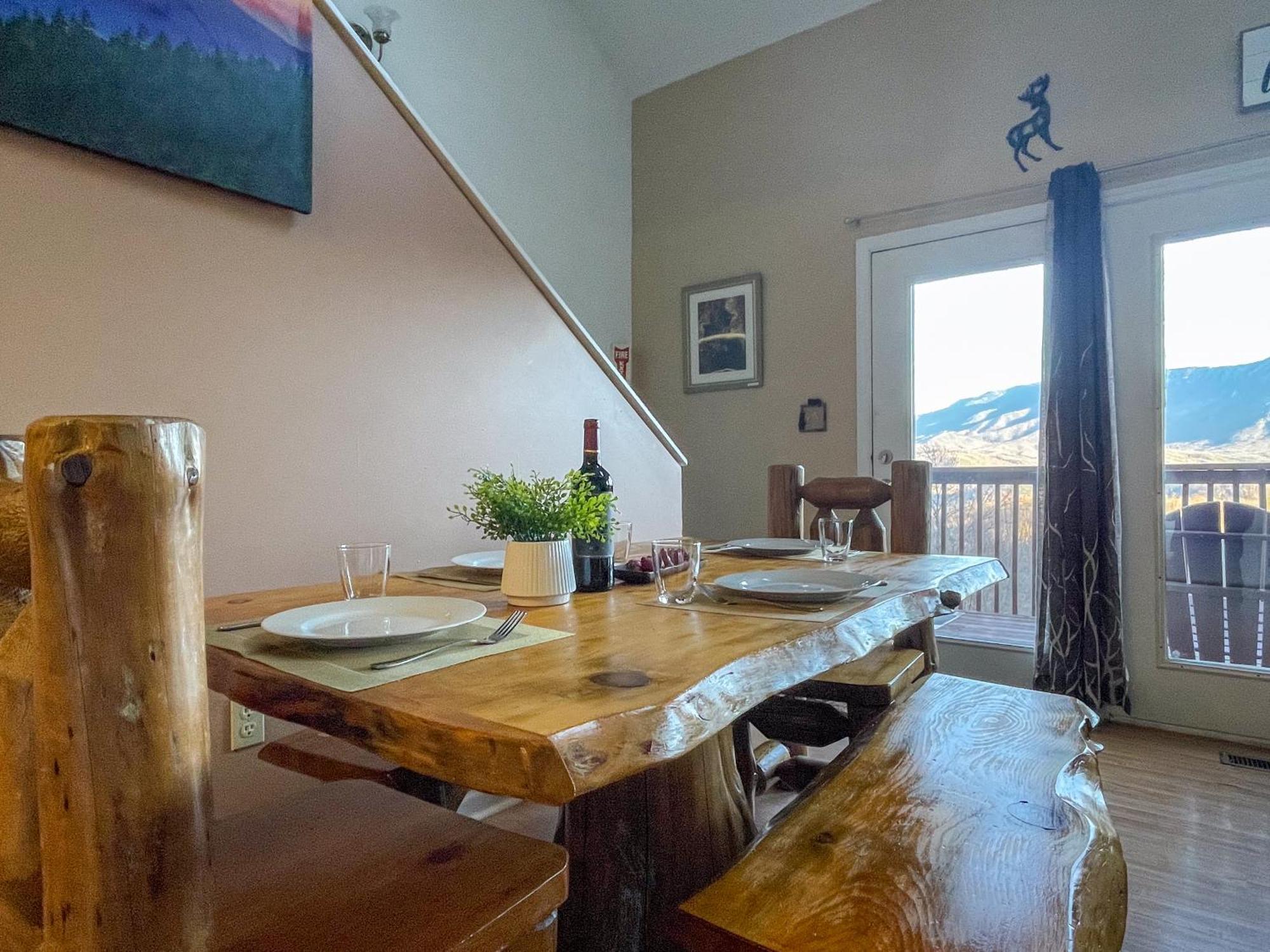 Heavenly View - Bear Themed Cabin, Hottub, Dog-Friendly, Near Гатлінбург Екстер'єр фото