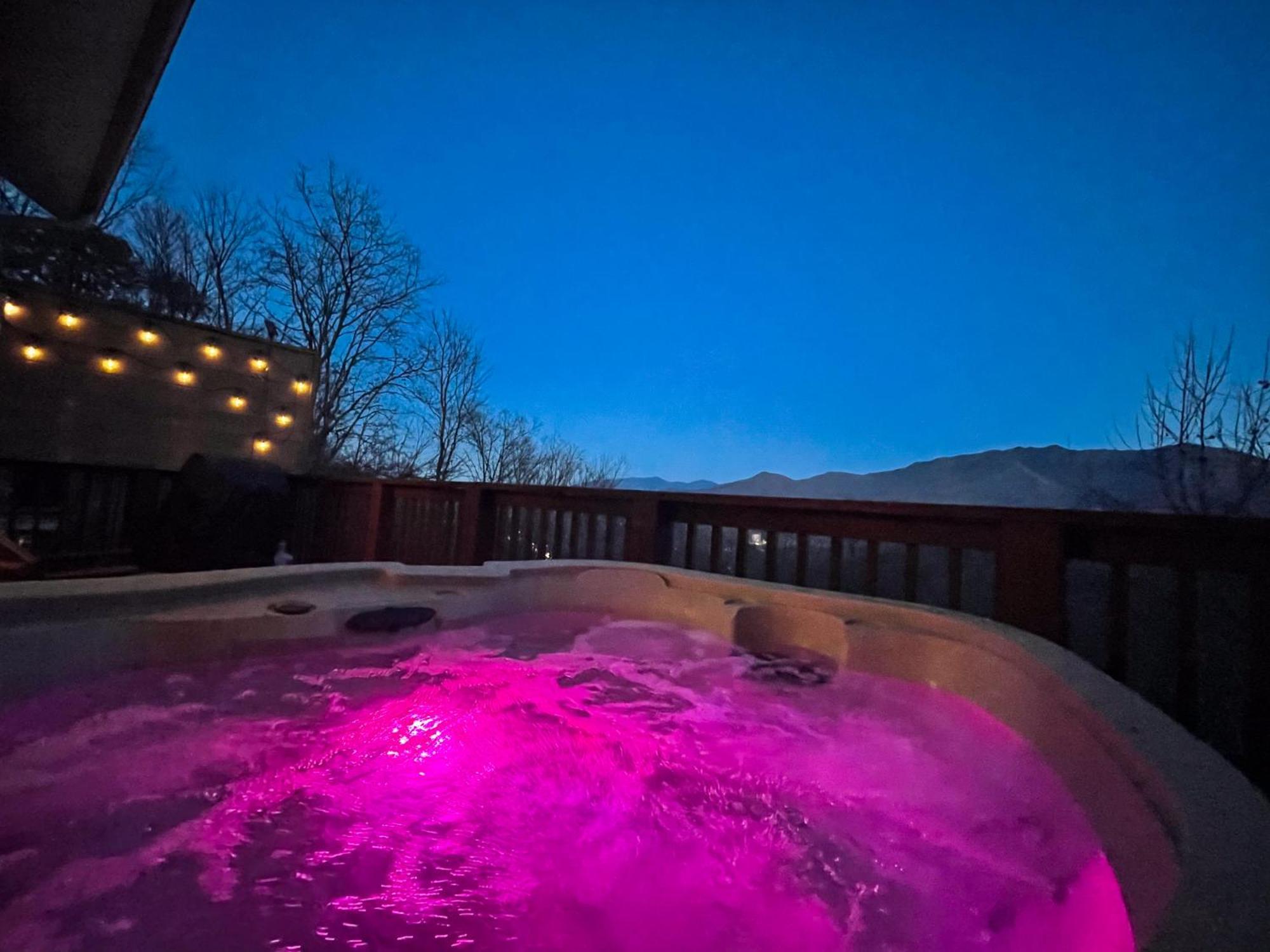 Heavenly View - Bear Themed Cabin, Hottub, Dog-Friendly, Near Гатлінбург Екстер'єр фото