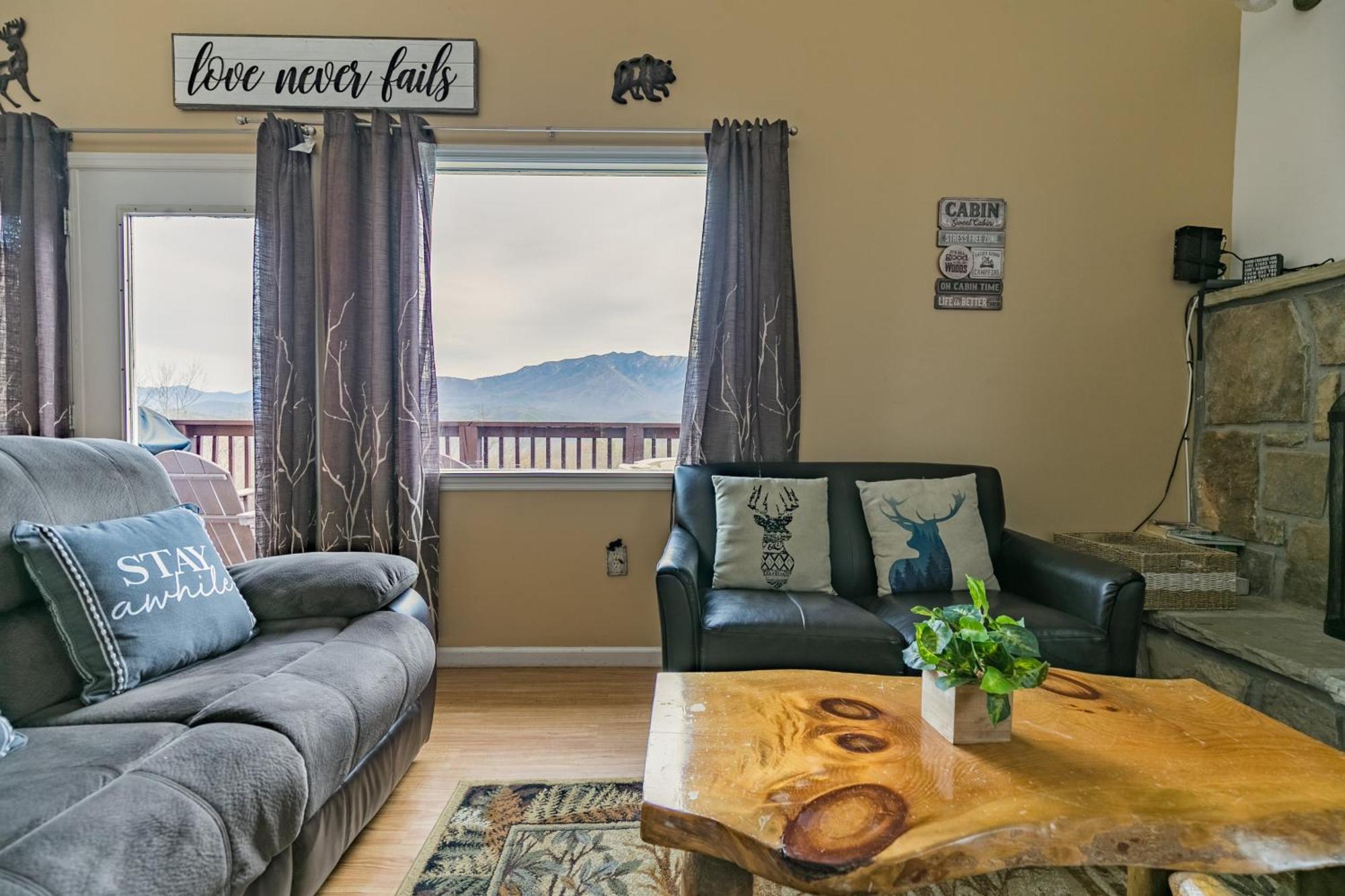 Heavenly View - Bear Themed Cabin, Hottub, Dog-Friendly, Near Гатлінбург Екстер'єр фото